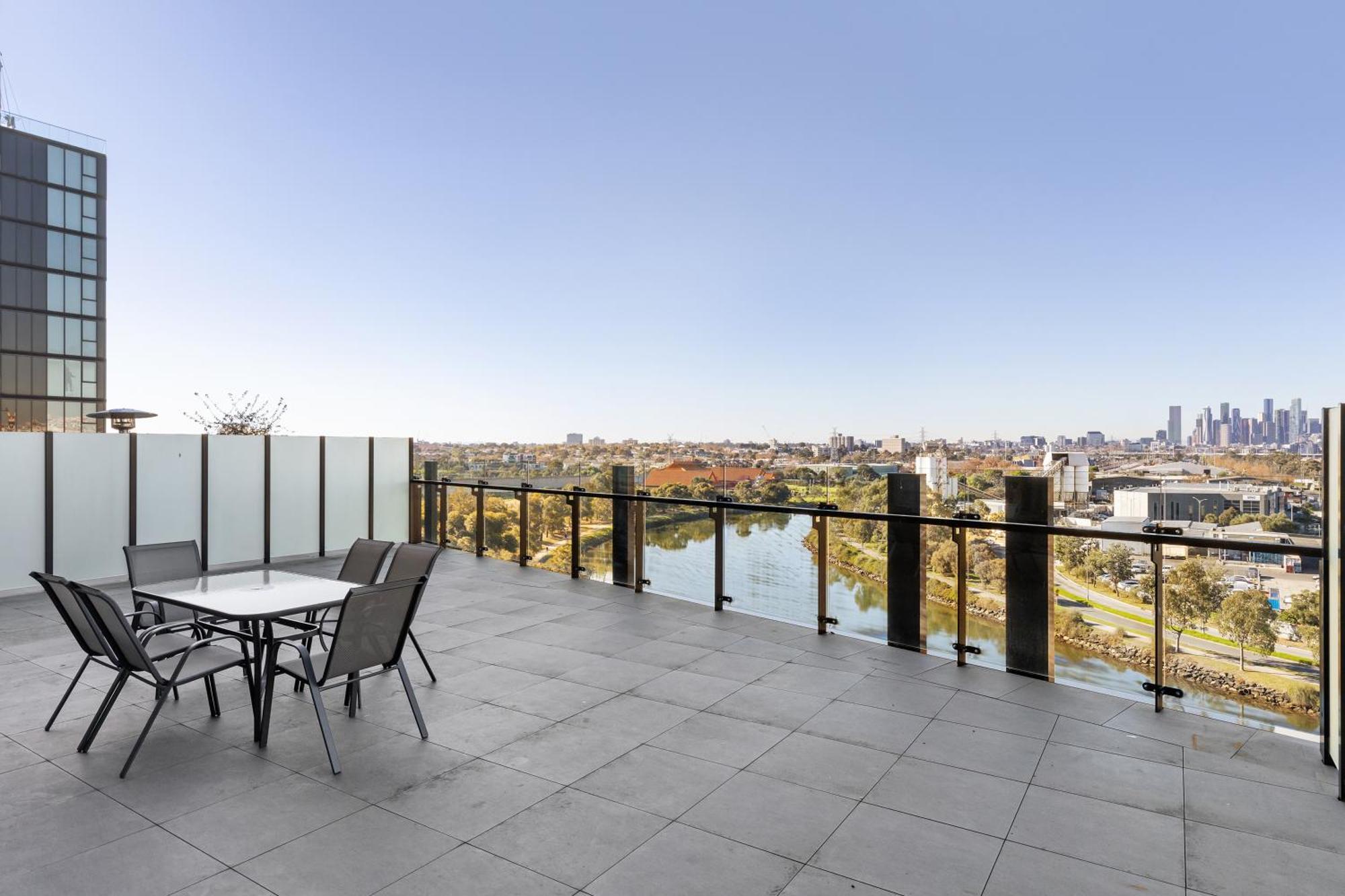 Stunning River & City Views And Huge Balcony! Melbourne Exterior photo